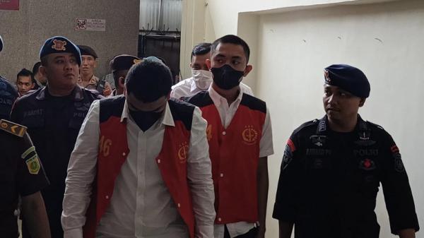 Penampakan Mario Dandy dan Shane Tiba di PN Jaksel, Sidang Perdana Penganiayaan David Penampakan Mario Dandy dan Shane Tiba di PN Jaksel, Sidang Perdana Penganiayaan David