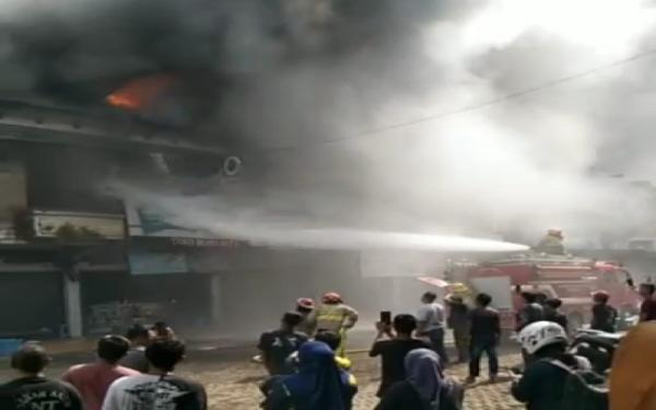 caringin_bandung_terbakar