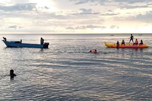 Pantai Lapasi di Desa Lapasi, Halmahera Barat, Maluku Utara. (Foto: Repro.Kemenparekraf)