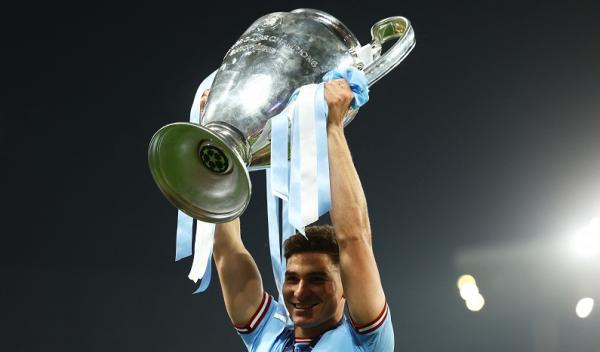 Julian Alvarez Daftar 10 pemain kawinkan trofi Liga Champions dan Piala Dunia di musim yang sama menarik diulas. Julian Alvarez jadi yang terbaru. (Foto: REUTERS/Molly Darlington)