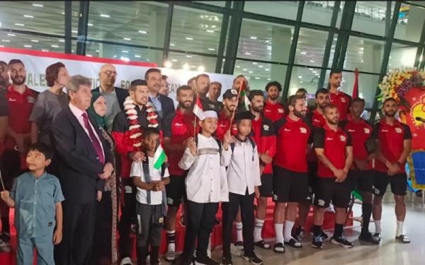 Timnas Palestina Di Indonesia Vice-President of the Palestine Football Association (PFA) Susan Shalabi-Molano (kiri). (Foto: Istimewa)