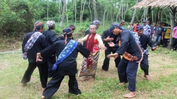 Ronggeng gunung menjadi salah satu tarian di Jawa Barat yang masih bertahan. (Istimewa)