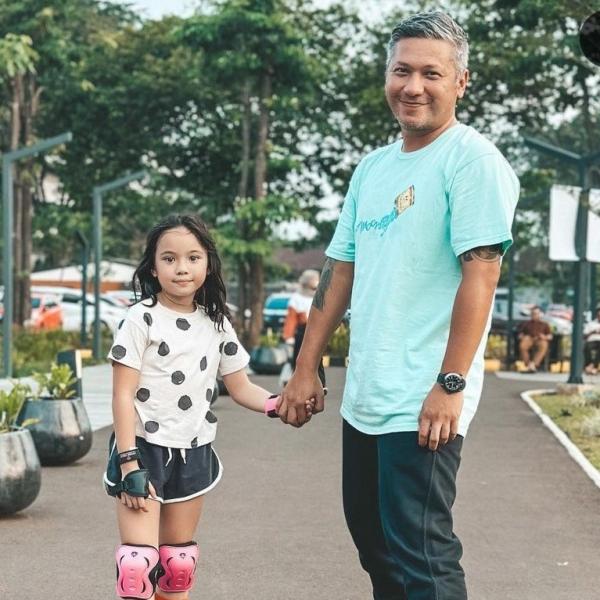 Artis Pria Momong Anak. (Foto: Instagram)