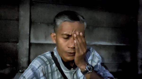 Atok Utomo, ayah AE sang siswi SMP Mojokerto yang ditemukan tewas dalam karung menyebut korban sempat pamit mengunjungi pasar malam sebelum hilang sebulan lalu. (Foto: Sholahudin)