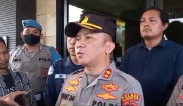 mayat disetubuhi Kapolres Mojokerto AKBP Wiwit Adi Satria. (Sholahudin).
