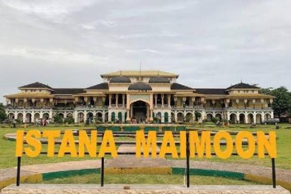 Istana Maimoon Medan Istana Maimoon Medan