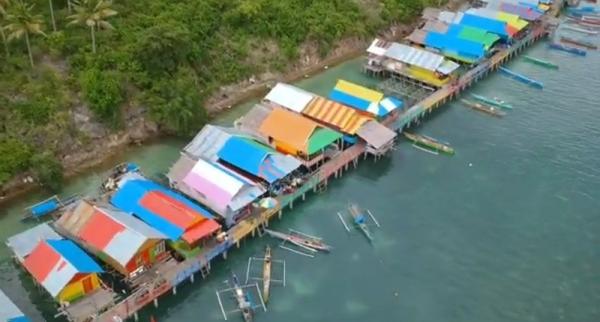 Kampung Unik Di Sulawesi Tengah Hanya Di Desa Ini Bisa Lihat Permukiman Suku Bajo Asli Di Laut