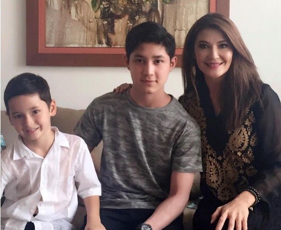 Adik Kakak Artis Beda Ayah Kandung. (foto: Instagram)