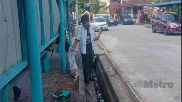 Keren! Bosan Tunggu Bus di Halte, Siswa Ini Isi Waktu dengan Kumpulkan Sampah