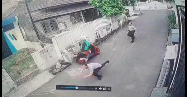 Terekam Cctv Polisi Kejar Kejaran Dengan Pria Berjaket Ojol Yang