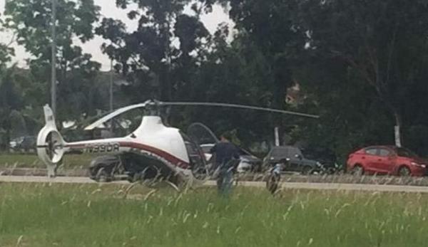 Heboh, Siswa Ini Berangkat ke Sekolah Pakai Helikopter