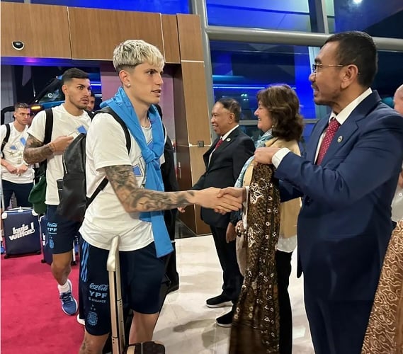 Timnas Argentina Garnacho Tim Nasional (Timnas) Argentina tiba di Indonesia Jumat (16/6/2023) malam WIB. Pasukan Lionel Scaloni disambut Ketua Umum PSSI Erick Thohir. (foto: Instagram/Afa)