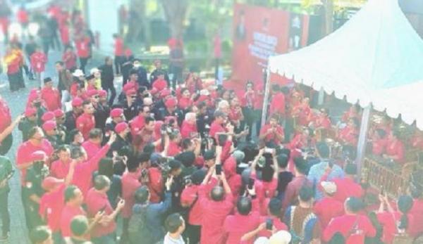 Ganjar Pranowo tiba di kantor DPD PDIP NTB, Minggu (18/6/2023). (Foto: iNewsLombok)