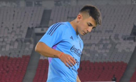 Pilar Timnas Argentina, Thiago Almada Pilar Timnas Argentina, Thiago Almada sedang menjajal rumput Stadion Utama Gelora Bung Karno, Jakarta, menjelang laga kontra Indonesia pada Senin (19/6/2023) mendatang. (Foto: Instagram/@thiago_almada23)
