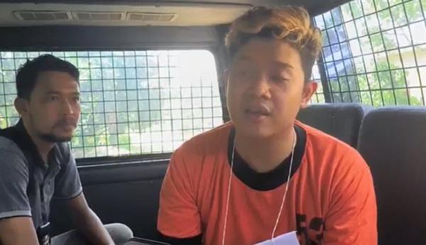 Johan, pelaku pembunuhan kekasihnya, Novita Fitrisia di Singkawang usai menjalani rekonstruksi, Selasa (20/6/2023). (Foto: Rizki Kurnia)