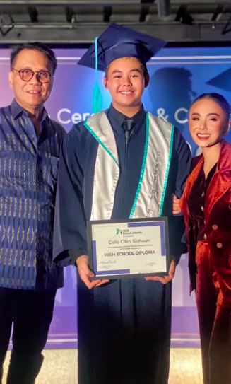 Mantan pasangan artis kompak hadiri kelulusan anak. (Foto: Instagram)