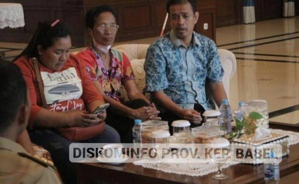 Orang tua napi Lapas Bukit Semut, Sungailiat, Bangka curhat ke Penjabat Penjabat (Pj) Gubernur Kepulauan Bangka Belitung (Babel) Suganda Pandapotan Pasaribu, Selasa (20/6/2023). (Foto: Diskominfo Pemprov Kepulauan Babel)