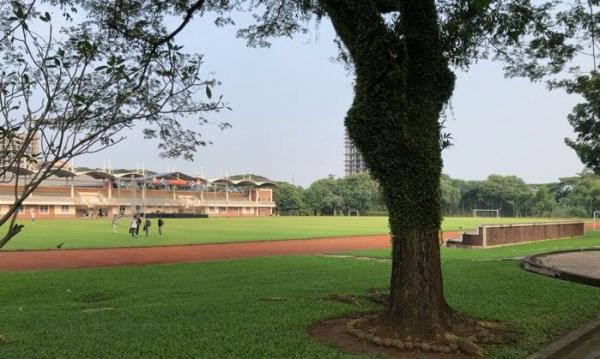 lapangan bola di kampus UPH lapangan bola di kampus UPH (foto: puti aini yasmin)