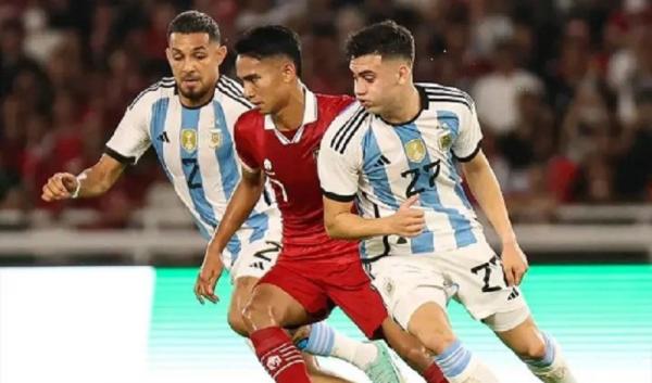 Marselino Ferdinan Marselino Ferdinan angkat bicara usai curi perhatian jurnalis Eropa. Gelandang jenius Timnas Indonesia itu beri respons berkelas. (Foto: PSSI)