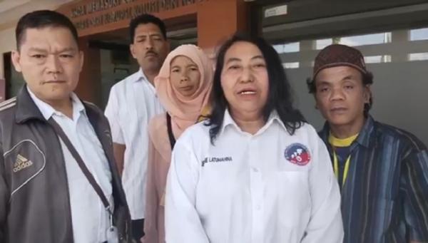RPA Perindo bersama keluarga korban di PN Tulungagung. (Anang Agus Faisal).