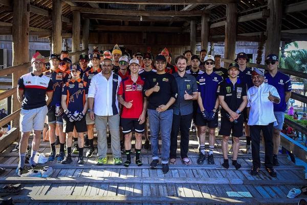 Jelang MNC MXGP Indonesia 2023, Para Pembalap Jumpa Fans dan Nikmati Kearifan Lokal Sumbawa