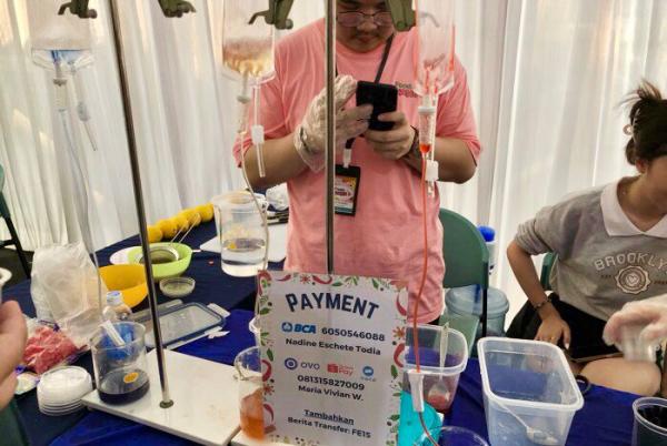 Proses pembuatan boba dari rempah Indonesia menggunakan infus