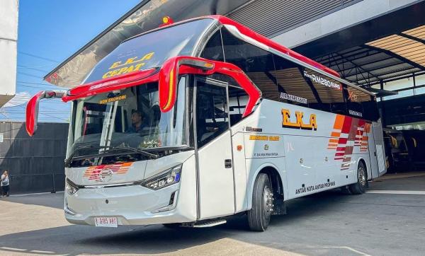 PO EKA Rilis Bus Patas Bodi Legacy SR3 XHD Prime Dari Karoseri Laksana ...