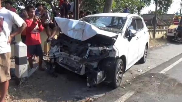 Tabrakan beruntun di Jalan Raya Desa Karangtengah, Kecamatan Bagor, Kabupaten Nganjuk, Jawa Timur melibatkan tiga kendaraan, Selasa (27/6/2023). (Foto: Mukhtar Bagus).