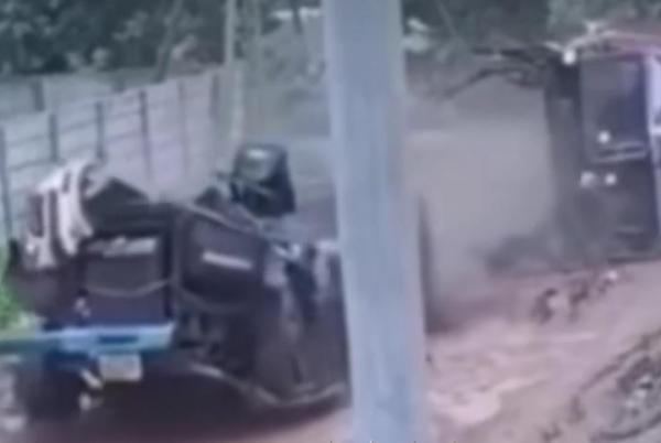 Sasis Bus Terlepas 1