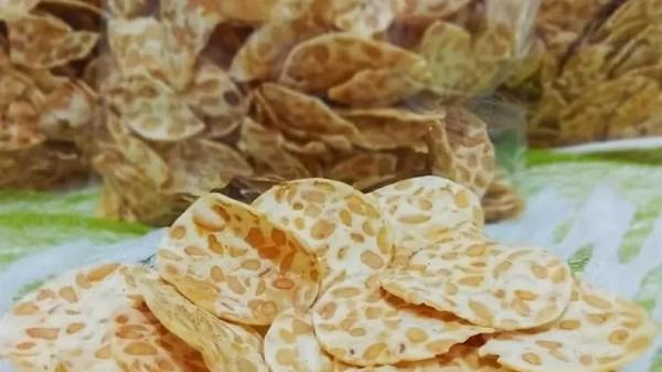 Keripik tempe sagu Cirebon. (FOTO: ISTIMEWA)