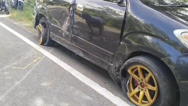 Kecelakaan terjadi di Jalan Trans Sulawesi, Desa Babana, Mamuju Tengah, Sulawesi Barat, Jumat (30/6/2023). (Foto: Abdul Wahid).