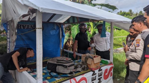 Polisi melakukan olah TKP ditemukannya bom rakitan daya ledak besar di Pariaman, Sumatera Barat (Rus Akbar/MNC Portal)
