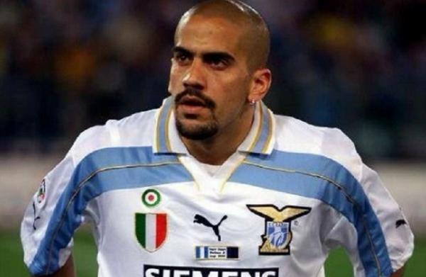 Lazio, Juan Sebastian Veron festeggia la vittoria del derby