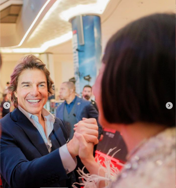 Potret Pevita Pearce bertemu Tom Cruise. (foto: Instagram)