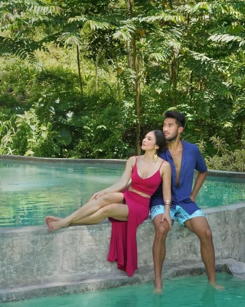 B6561B8C 2A8A 4D4C 8FD8 D5AECCF0F017 Potret mesra Wulan Guritno dan Sabda Ahessa. (foto: Instagram)