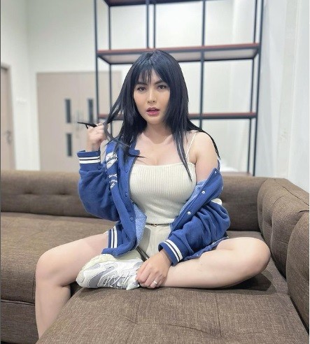 Artis menyesal setelah operasi plastik. (foto: Instagram)