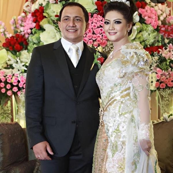 Artis Lawas Menikahi Pejabat (foto: instagram)