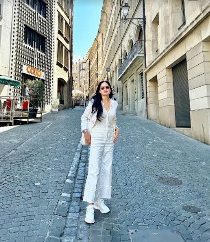 Gaya Artis 50 tahun lebih saat liburan. (foto: instagram)