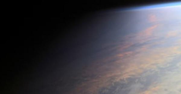 Tahukah Anda Garis Terminator? Pembatas Siang dan Malam yang Sempat Viral 