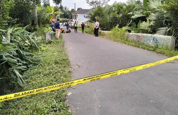 Tim gabungan mencari potongan tubuh korban mutilasi di Turi, Sleman, DIY.(Foto: Erfan Erlin)