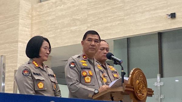 Karopenmas Divisi Humas Polri Brigjen Pol Ahmad Ramadhan menjelaskan alasan pembelian pesawat dari Irlandia (Riana Rizkia)