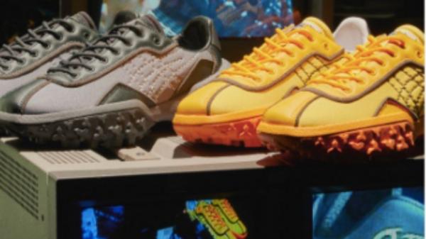 Screenshot 20230716 094659 Gallery Sepatu kets kekinian jadi item fashion untuk perempuan usia 30-an.