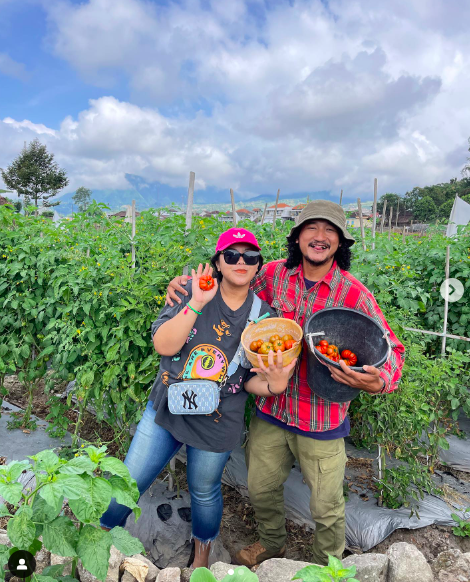 Screen Shot 2023 07 17 At 15 11 15 Artis jadi tukan giling jagung. (foto: instagram)