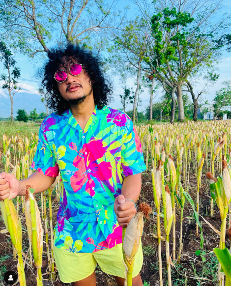 Screen Shot 2023 07 17 At 15 11 34 Artis jadi tukan giling jagung. (foto: instagram)