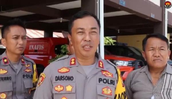 Kapolres Mempawah AKBP Sudarsono turun ke lokasi kebakaran Pasar Mempawah. (Foto: Polres Mempawah)