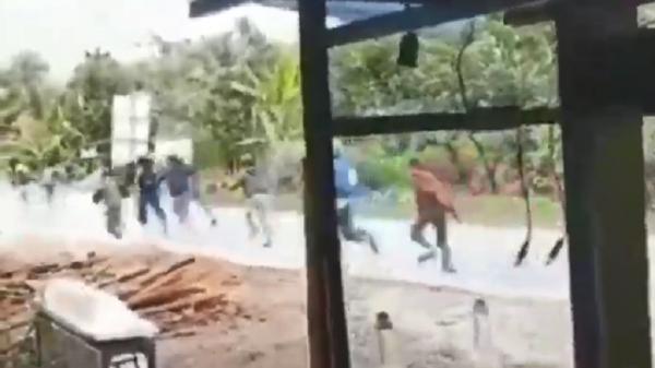 Video Viral Tawuran Pelajar SMK di Purworejo Video Viral Tawuran Pelajar SMK di Purworejo, Senin (17/7/2023). (Foto: Tangkapan Layar)