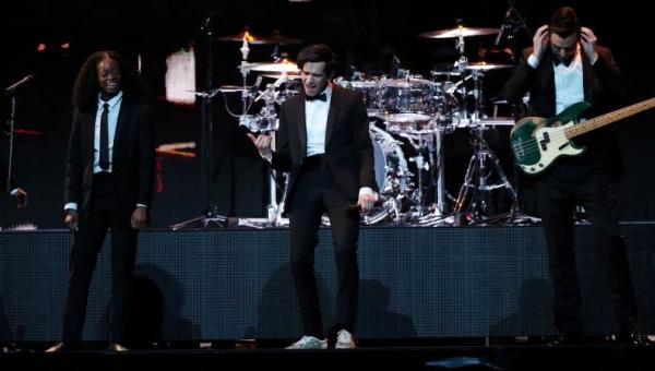 Makna Lagu About You - The 1975 dan Terjemahan, Bisa Gagal Move On!