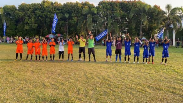 Turnamen sepak bola Mentok Community Soccer. (Foto: Ist)