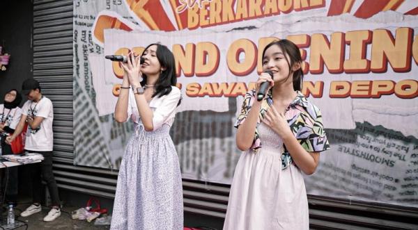 Penampilan DeVFias dalam grand opening gerai Sang Pisang di Sawangan, Depok. (Foto: dok DeVFias)
