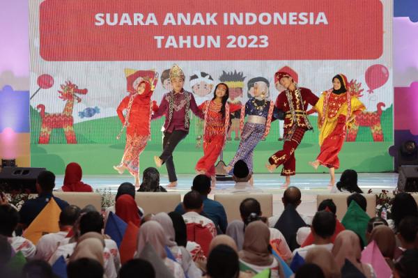 Aksi teatrikal Pembacaan Suara Anak Indonesia oleh Forum Anak Nasional. (Foto: dok Unilever)